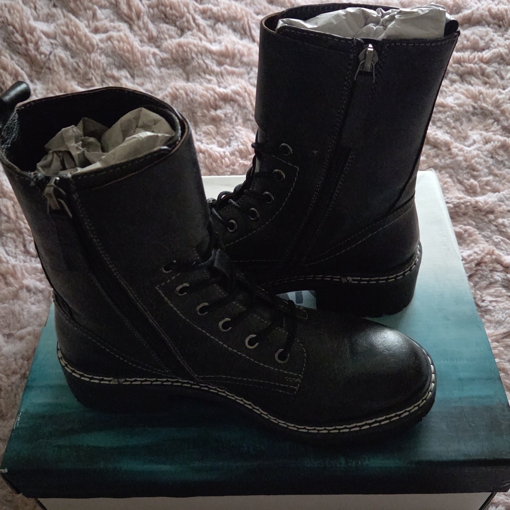 Black Lace-Up Boots - Picture 3 of 7